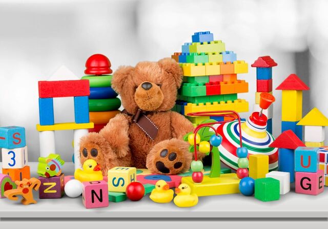 Różnorodne zabawki dla dzieci, pluszak, klocki, puzzle, zabawki sensoryczne 